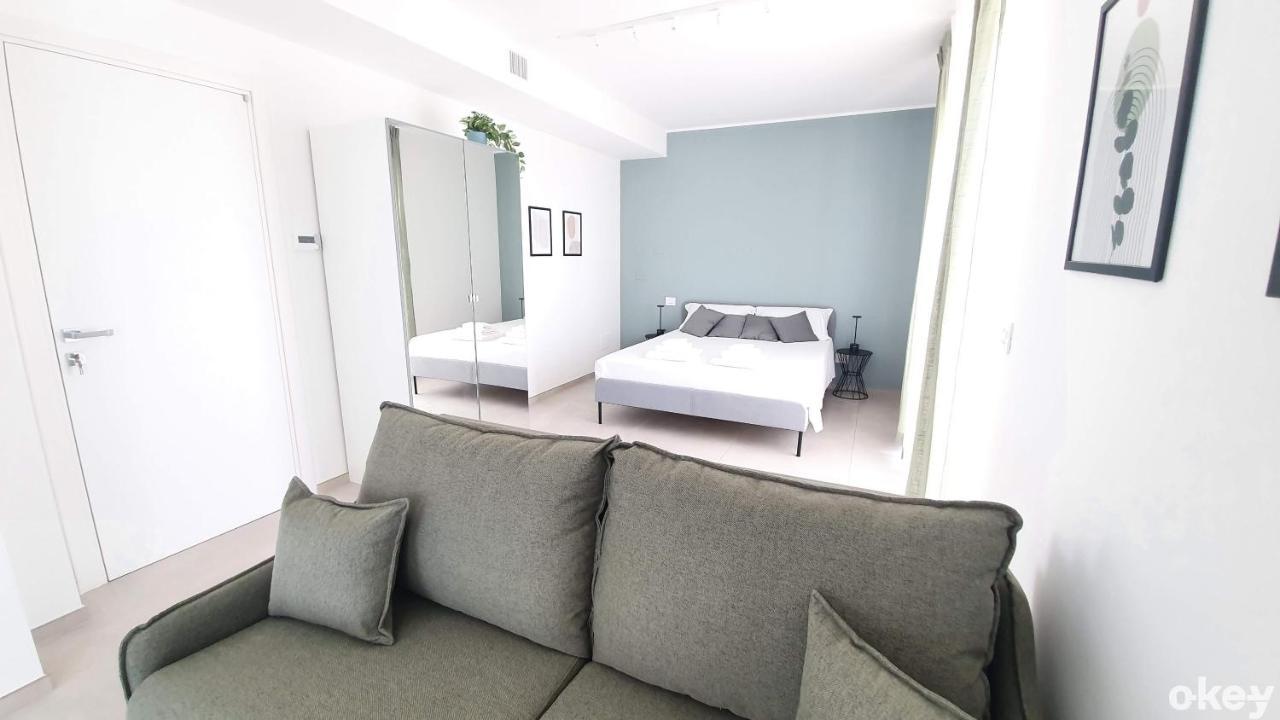 Villa Mediterranea Apartments - Seaview, Pool & Garden Bari Exteriör bild