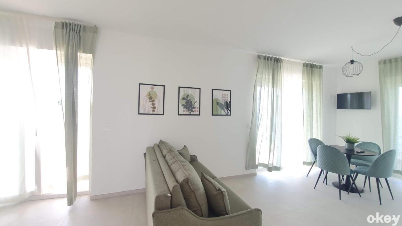 Villa Mediterranea Apartments - Seaview, Pool & Garden Bari Exteriör bild