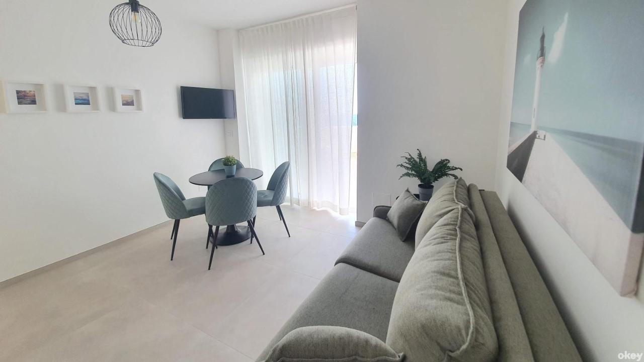 Villa Mediterranea Apartments - Seaview, Pool & Garden Bari Exteriör bild