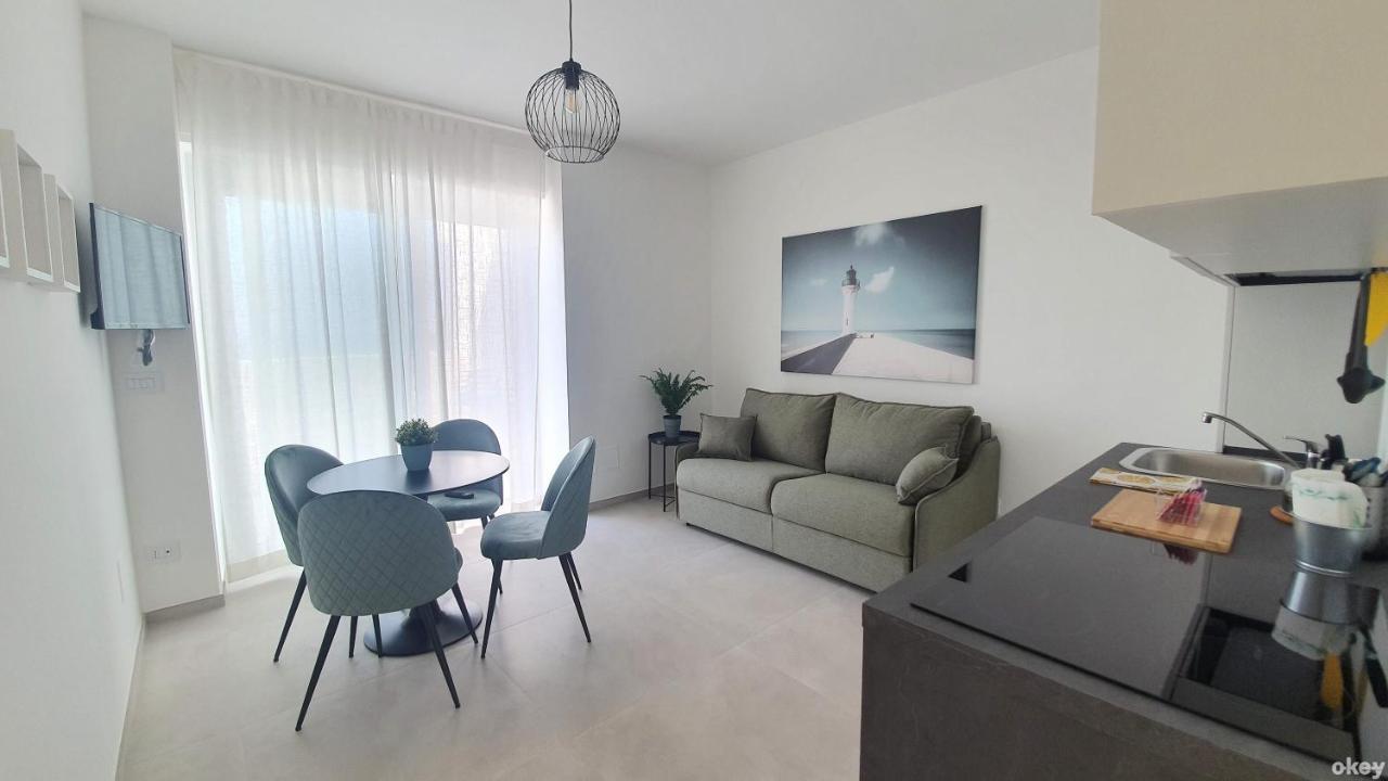 Villa Mediterranea Apartments - Seaview, Pool & Garden Bari Exteriör bild