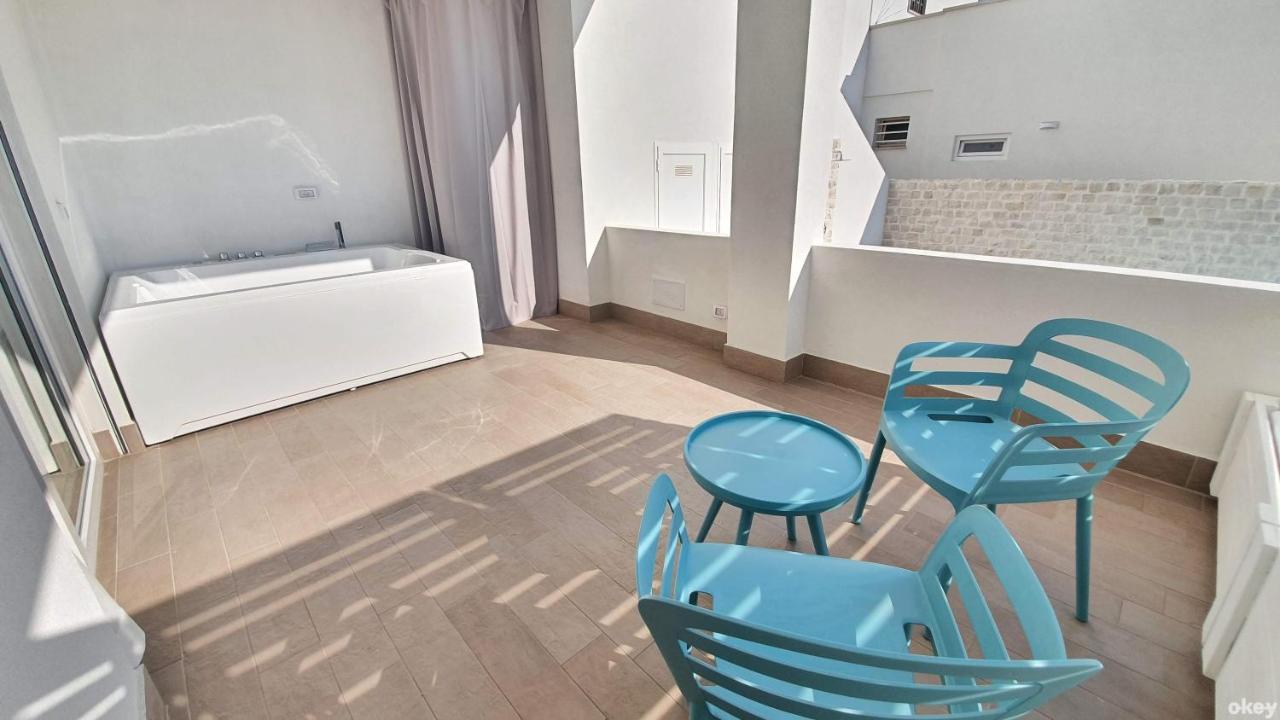 Villa Mediterranea Apartments - Seaview, Pool & Garden Bari Exteriör bild