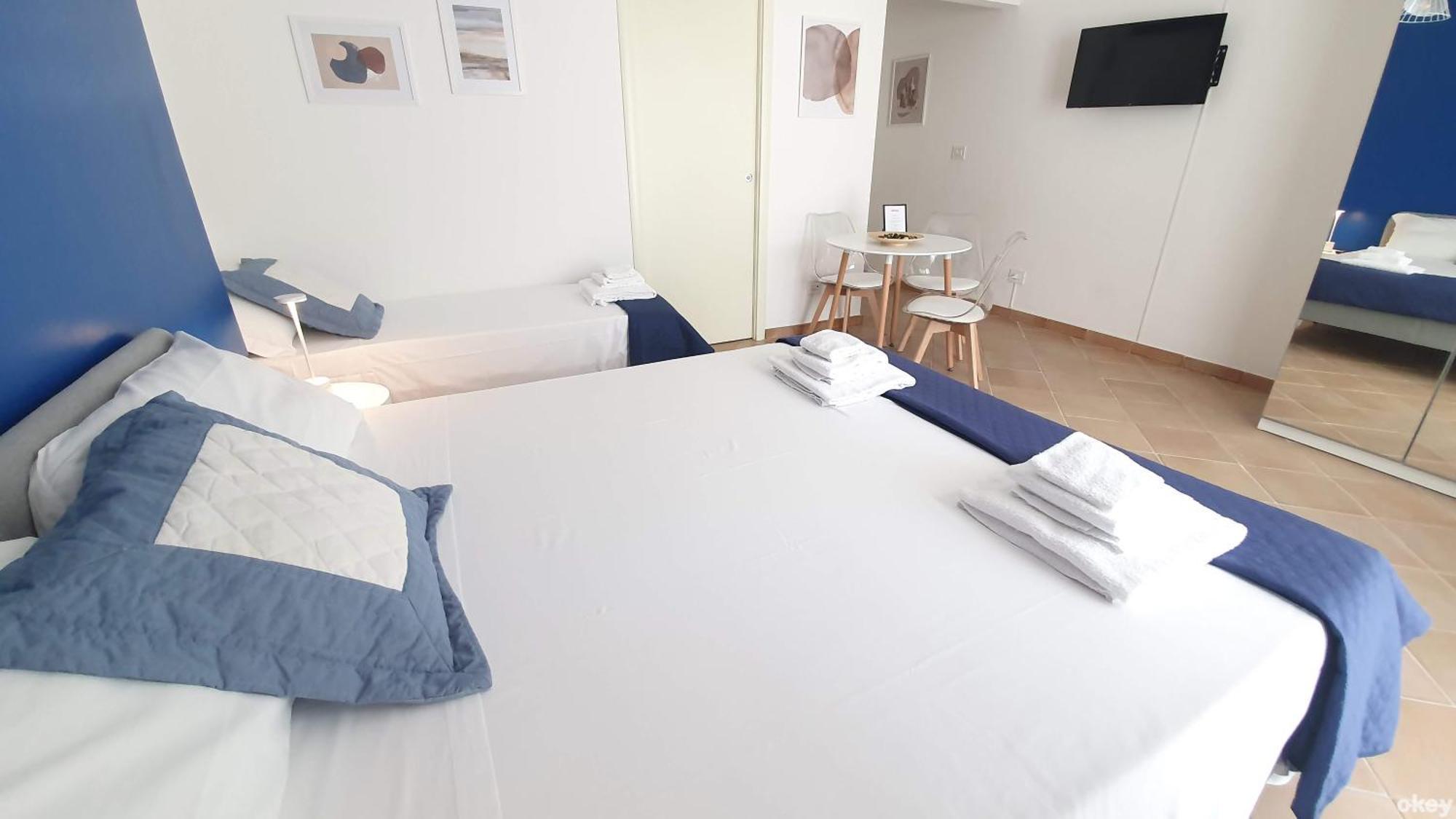 Villa Mediterranea Apartments - Seaview, Pool & Garden Bari Exteriör bild