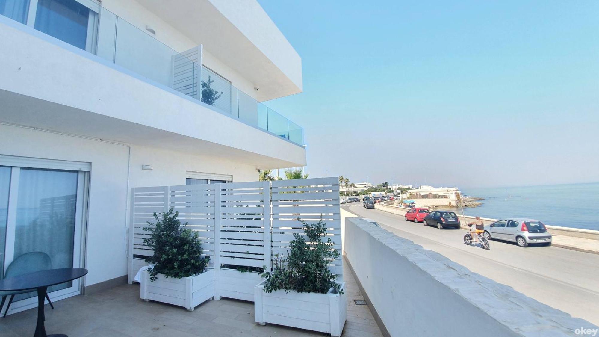 Villa Mediterranea Apartments - Seaview, Pool & Garden Bari Exteriör bild