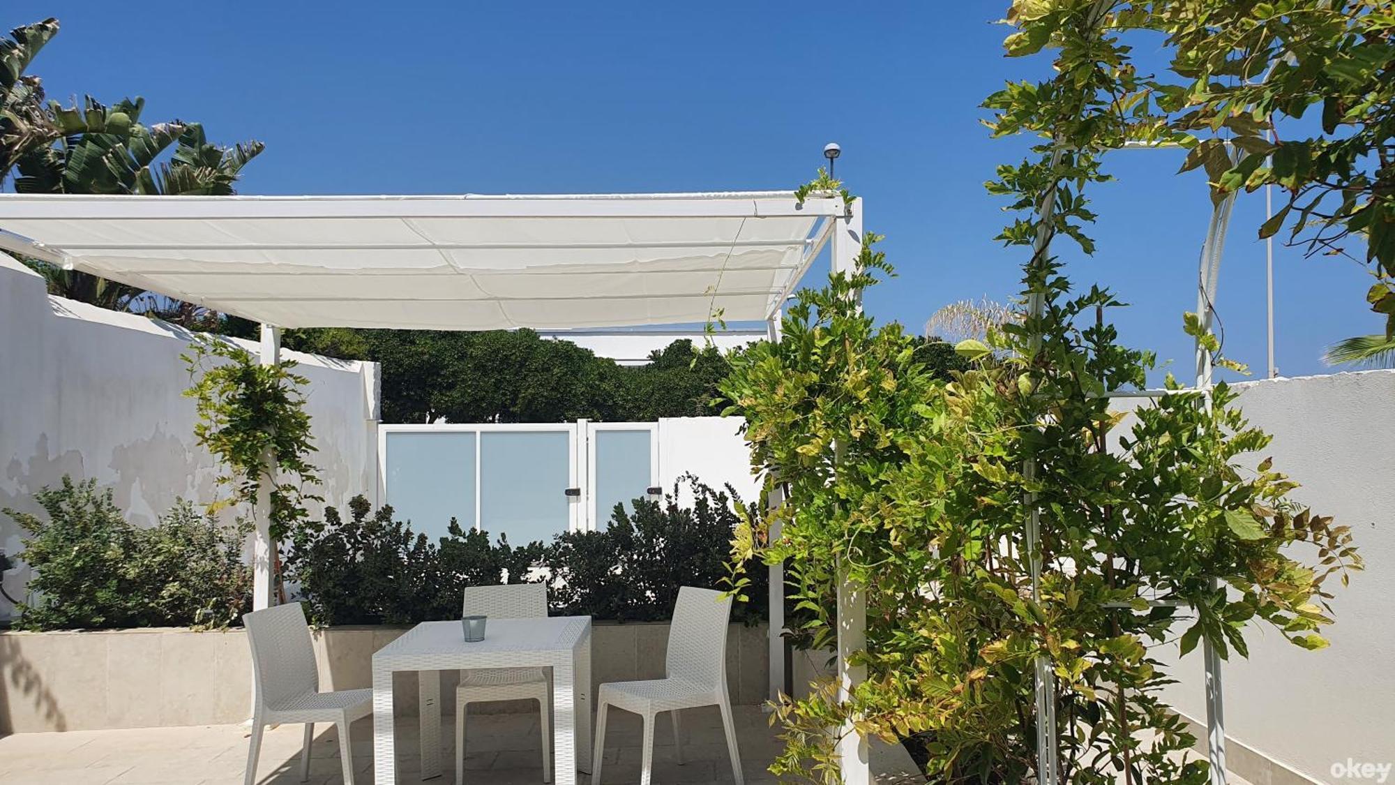 Villa Mediterranea Apartments - Seaview, Pool & Garden Bari Exteriör bild