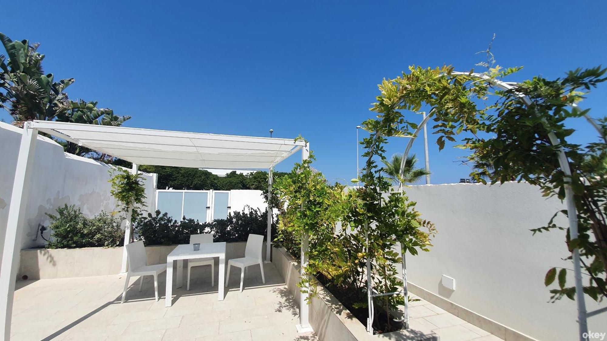 Villa Mediterranea Apartments - Seaview, Pool & Garden Bari Exteriör bild